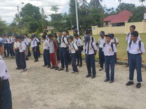 Heboh 2 Siswa SMP di Bulukumba Adu Jotos gegara Saling Ejek Nama Ortu Heboh 2 Siswa SMP di Bulukumba Adu Jotos gegara Saling Ejek Nama Ortu