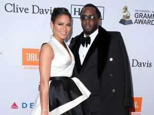 11 Flashdisk Berisi 8 Rekaman Panas Selebritas di Pesta P Diddy 11 Flashdisk Berisi 8 Rekaman Panas Selebritas di Pesta P Diddy