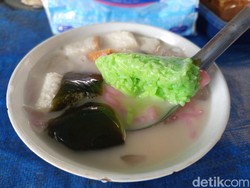 Segarnya Nyeruput Dawet Mak Cowek Pasar Ngasem Magelang, Eksis Sejak 1960