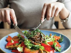 Diet Masih Ngemil Manis, Wanita Ini Berhasil Turun BB 22,6 Kg!