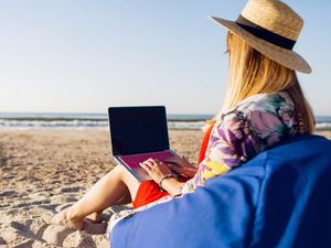 Mengenal Digital Nomad, Sebutan untuk Orang yang Bekerja Sambil Liburan Mengenal Digital Nomad, Sebutan untuk Orang yang Bekerja Sambil Liburan