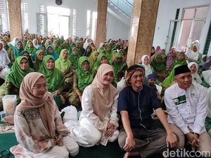 Hadiri Undangan Warga di Masjid, Diky Chandra: Ini Bukan Kampanye