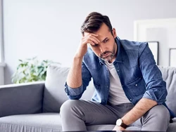 Duh! Suami Ini Ilfeel Lihat Cara Istri Makan Buah Kiwi!