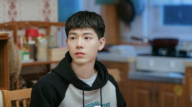 Family by Choice merupakan drama Korea baru yang mengusung genre romantic comedy alias romcom. Drama itu digarap berdasarkan drama China berjudul Go Ahead.