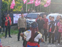 Bendera Pink Dipasang Saat Acara Kaesang di Semarang, PSI Akan Ganti Warna?