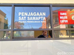 Saat Kapolres Probolinggo Kota Nyamar Jadi Petugas SPKT, Ini Tujuannya