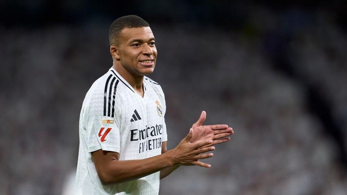 MADRID, SPAIN - OCTOBER 05: Kylian Mbappe of Real Madrid reacts during the LaLiga EA Sports match between Real Madrid CF and Villarreal CF at Estadio Santiago Bernabeu on October 05, 2024 in Madrid, Spain. (Photo by Mateo Villalba/Getty Images)