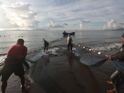 Melihat Nelayan Tradisional Aceh Menangkap Ikan