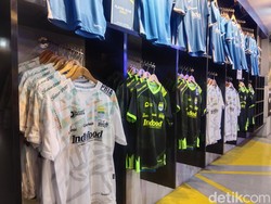 Jersey Persib yang Paling Laris Diburu Bobotoh