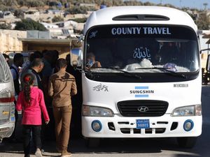 Militer Suriah Panen Uang dari Pengungsi Krisis Lebanon