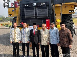 Momen Bahlil Foto Bareng Mantan Menteri ESDM di Truk Raksasa Milik Freeport