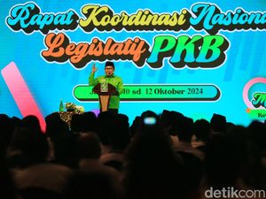 Video Cak Imin Kenalkan Cucun ke Prabowo: Dia Anak Buah Dasco