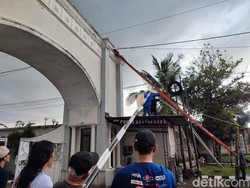 Pekerja di Purwokerto Tewas Kesetrum Saat Perbaiki Gerbang Perumahan