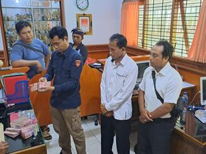 Kepsek SMKN 1 Klungkung Bantah Kuasai Uang Ratusan Juta-Sita Ijazah Kepsek SMKN 1 Klungkung Bantah Kuasai Uang Ratusan Juta-Sita Ijazah