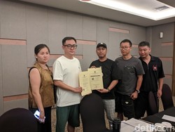 10 WNA China yang Ditangkap Imigrasi Bantah Jual Mutiara Ilegal di Senggigi