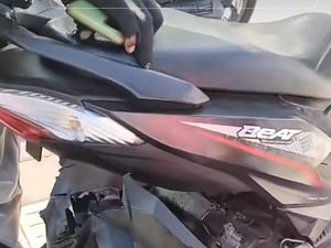 Viral, Ojol dan Sopir Ambulans Cekcok gegara Motor Tertabrak