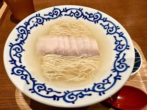 Ramen Kuah Bening Sedang Tren dengan Rasa Umami yang Pekat