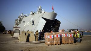 Ratusan Ton Bantuan Kemanusiaan Turki Berlabuh di Beirut