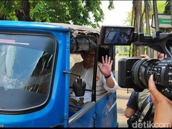 Naik Bajaj, RK Sapa Warga dan Cek Kesehatan Gratis di Jakbar