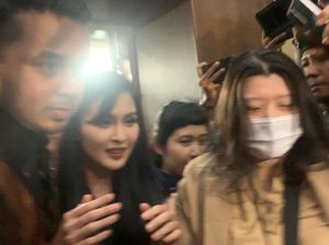 Sandra Dewi Tiba di Ruang Sidang, Siap Bersaksi untuk Harvey Moeis
