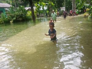 4 Hari Banjir Rendam Kampung Elles di Sorong Selatan, Warga Masih Terisolir 4 Hari Banjir Rendam Kampung Elles di Sorong Selatan, Warga Masih Terisolir