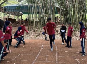 Potret Murid SMP Labschool Cibubur Belajar Lestarikan Permainan Tradisional Potret Murid SMP Labschool Cibubur Belajar Lestarikan Permainan Tradisional