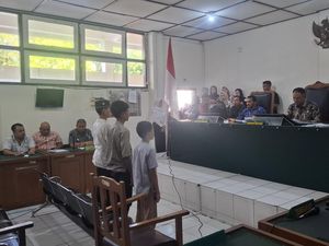 Video: Pembunuh Siswi SMP Palembang Lolos Hukuman Mati, Keluarga Korban Kecewa Video: Pembunuh Siswi SMP Palembang Lolos Hukuman Mati, Keluarga Korban Kecewa
