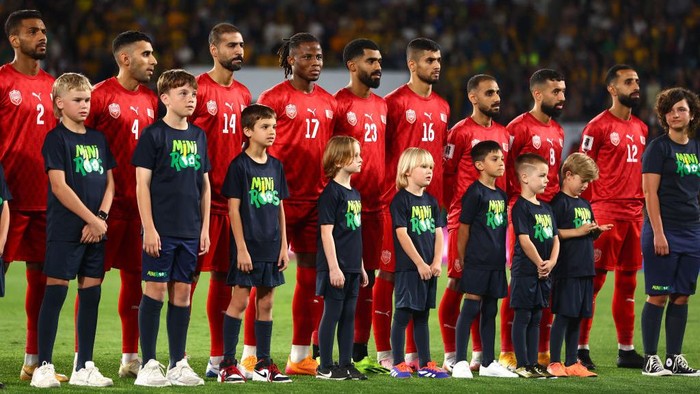 GOLD COAST, AUSTRALIA - SEPTEMBER 05: Members of Team Bahrain stand and sing the national anthem before the round three 2026 FIFA World Cup AFC Asian Qualifier match between Australia Socceroos and Bahrain at Robina Stadium on September 05, 2024 in Gold Coast, Australia. (Photo by Chris Hyde/Getty Images)