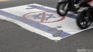 Tolak Zionis, Gambar Bendera Israel Ditempel di Jalan Ciputat