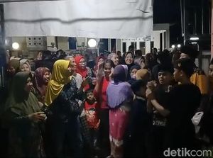 Warga Gempol Pasuruan Geruduk Rumah Terduga Pelaku Investasi Bodong
