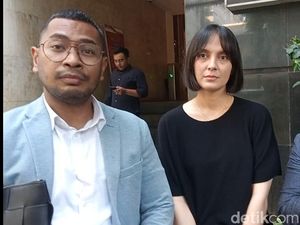Video: Widika Sidmore Akui Kena Mental karena Diteror Orang Tak Dikenal Video: Widika Sidmore Akui Kena Mental karena Diteror Orang Tak Dikenal