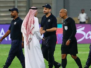 Video: Profil Ahmed Al-Kaf, Wasit Kontroversial di Laga Bahrain Vs Indonesia Video: Profil Ahmed Al-Kaf, Wasit Kontroversial di Laga Bahrain Vs Indonesia
