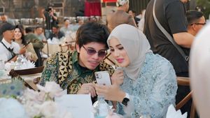 8 Foto Aurel Hermansyah di Mitoni Shandy Purnamasari, Gaya Hijabnya Disorot