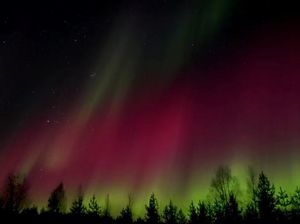 Video: Cahaya Aurora Merah-Hijau Terangi di Langit Finlandia Video: Cahaya Aurora Merah-Hijau Terangi di Langit Finlandia