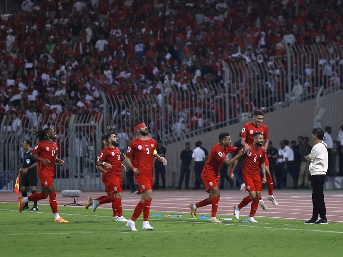 Soccer Football - World Cup - Asian Qualifiers - Third Round - Group C - Bahrain v Indonesia - Bahrain National Stadium, Riffa, Bahrain - October 10, 2024 Bahrain's Mohamed Marhoon celebrates scoring their first goal with teammates REUTERS/Hamad I Mohammed
