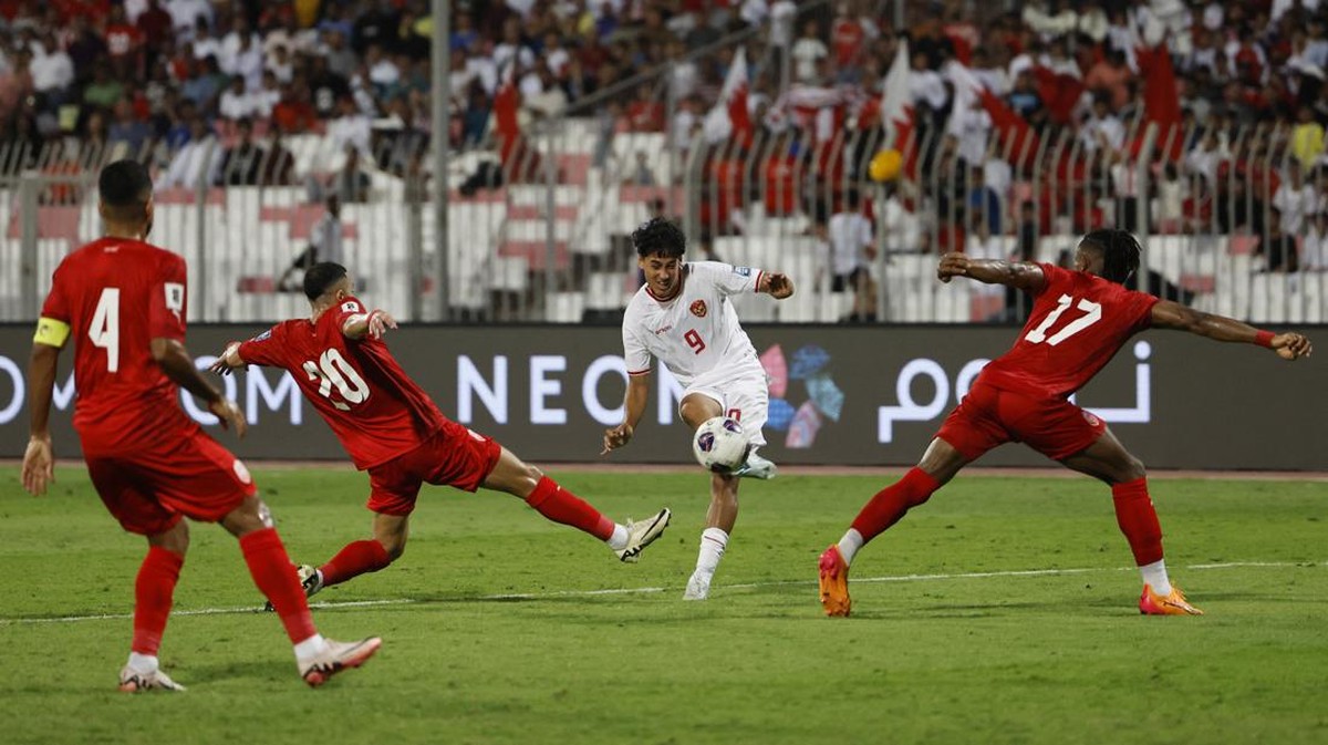Momen gol Rafel Struick ke gawang Bahrain. (Foto: REUTERS/Hamad I Mohammed)