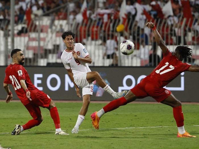 Soccer Football - World Cup - Asian Qualifiers - Third Round - Group C - Bahrain v Indonesia - Bahrain National Stadium, Riffa, Bahrain - October 10, 2024 Indonesia's Rafael Struick scores their second goal REUTERS/Hamad I Mohammed