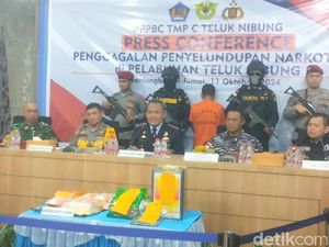 Bea Cukai Tangkap ABK dari Kapal Kargo Hendak Selundupkan 5 Kg Sabu ke Sumut Bea Cukai Tangkap ABK dari Kapal Kargo Hendak Selundupkan 5 Kg Sabu ke Sumut