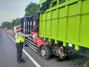 Dua Orang Tewas Terjepit Akibat Kecelakaan Maut di Tol Sidoarjo