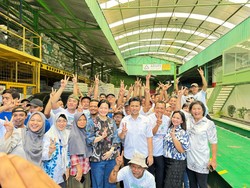 Kunjungi Pabrik Daur Ulang Plastik, Emil Bangga Ekonomi Hijau di Jatim Maju