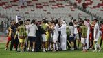 Foto Wasit Ahmed Al-Kaf Dikawal Polisi Usai Pimpin Laga Bahrain Vs Indonesia