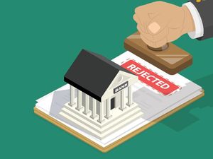 Daftar 15 Bank Izinnya Dicabut OJK