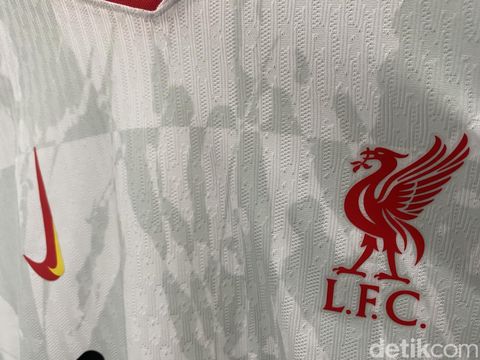 Jersey Ketiga Liverpool 2024/2025