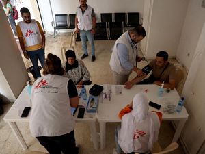 Klinik Keliling Bantu Kebutuhan Medis Pengungsi Lebanon di Tengah Konflik Klinik Keliling Bantu Kebutuhan Medis Pengungsi Lebanon di Tengah Konflik