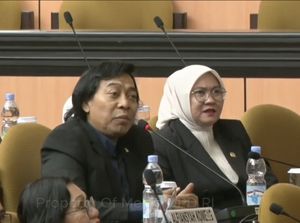 Video Gaya Komeng Bacakan Hasil Reses Sidang DPD ala Presenter TV Video Gaya Komeng Bacakan Hasil Reses Sidang DPD ala Presenter TV