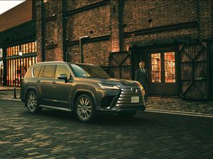 Lexus LX Kini Lebih Hijau dengan Teknologi Hybrid Lexus LX Kini Lebih Hijau dengan Teknologi Hybrid