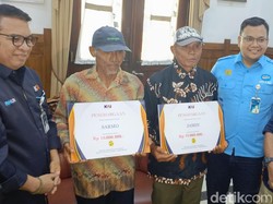 Setop KA Usai Temukan Rel Putus di Blora, 2 Kakek Heroik Dapat Penghargaan