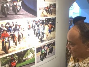 Momen Budi Arie Kenang Foto Jokowi Naik Motor Dikejar Warga Telanjang Dada