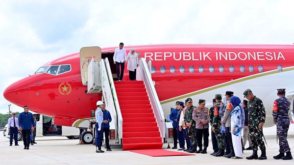 Momen Jokowi Tiba di Bandara Nusantara IKN