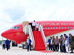 Jokowi Tiba di Bandara IKN Pakai Pesawat Berbadan Lebar